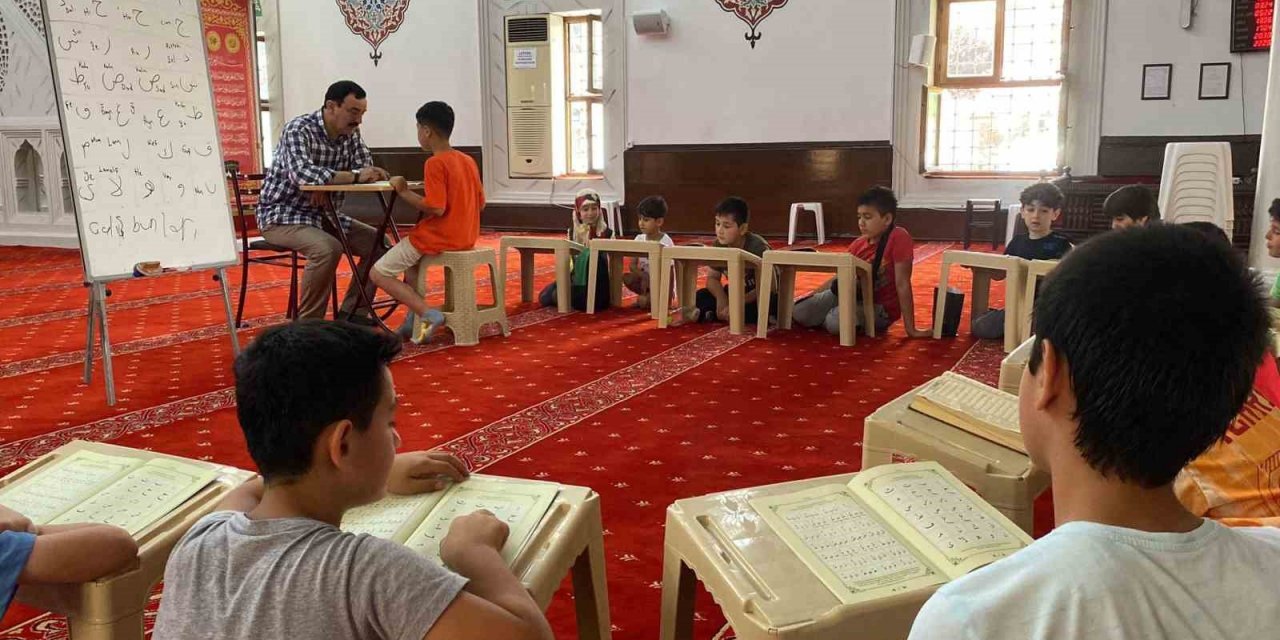 Çocuklar camileri doldurdu