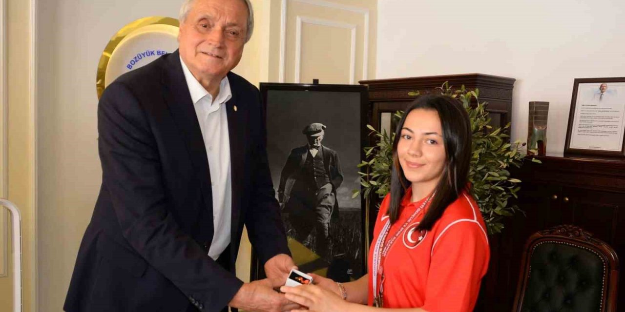 Başkan Bakkalcıoğlu, Bilecik’in gururu sporcu Başak Duman’ı ağırladı
