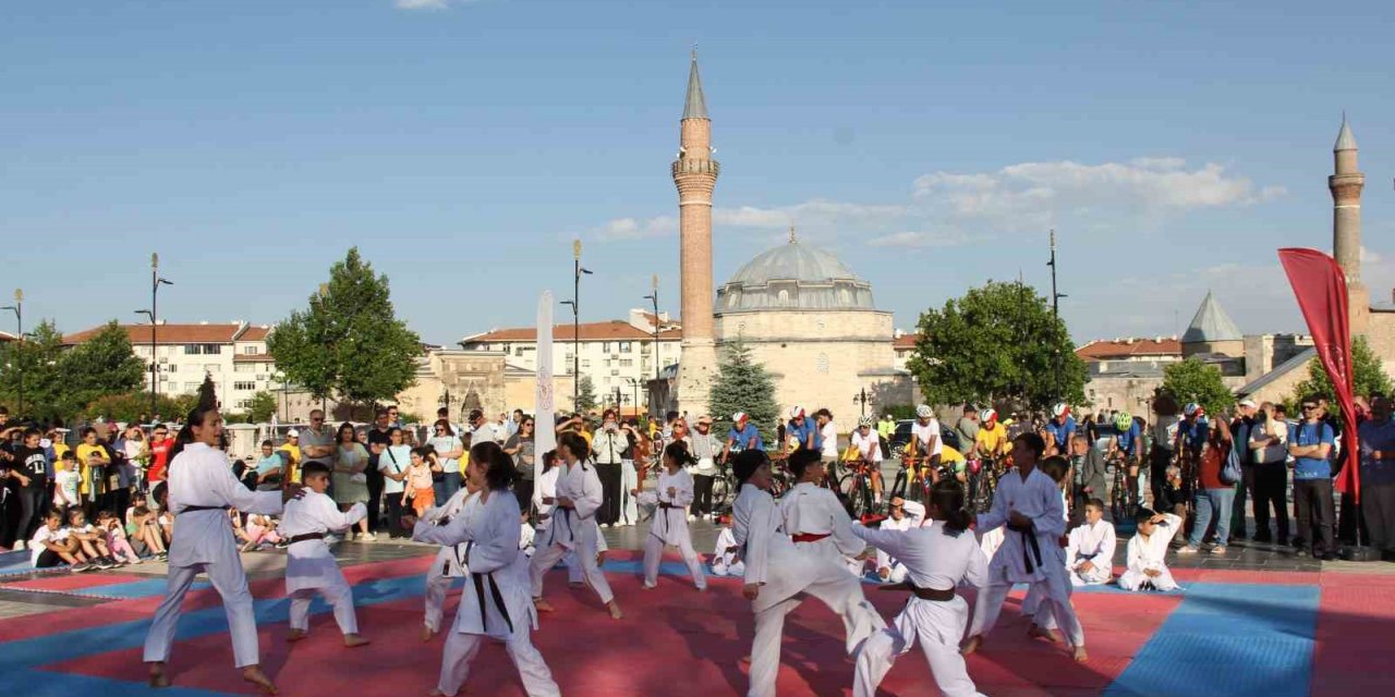 Sivas’ta GSB Spor Okullarında coşkulu açılış