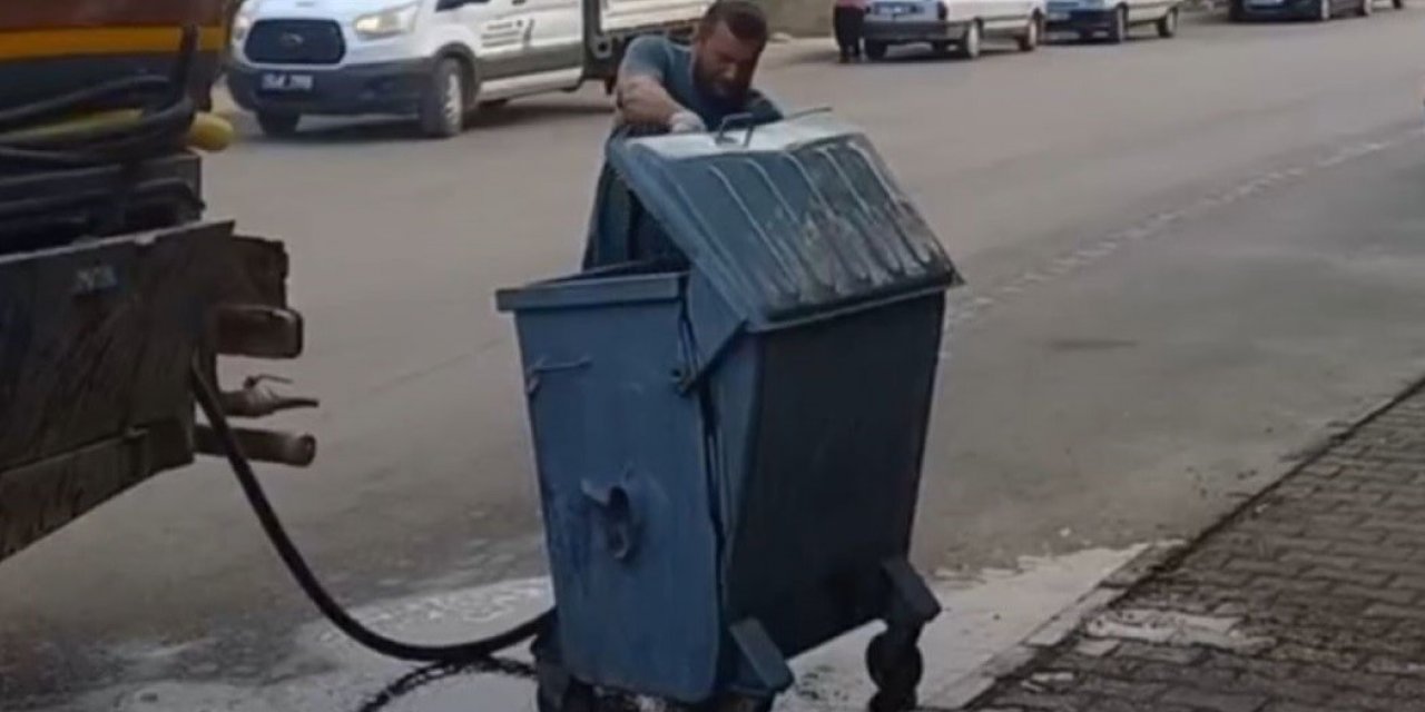 Kozan’da konteynerler bayram sonrası temizleniyor