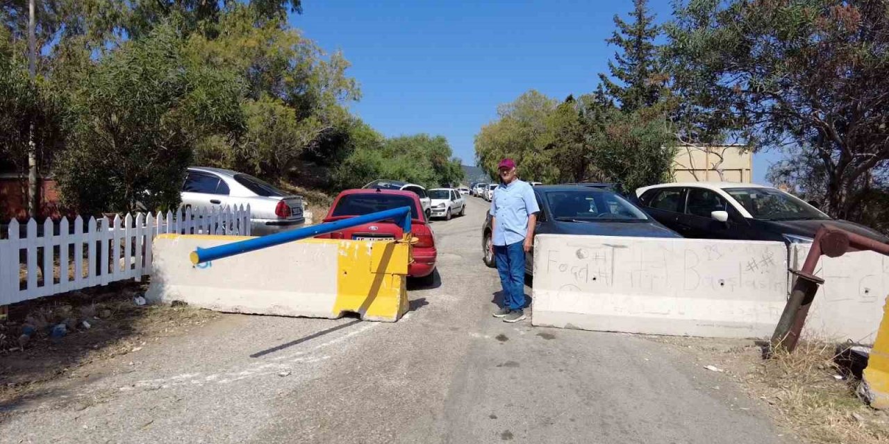 Belediye yolu beton blokla kapattı, karavancılar mahsur kaldı
