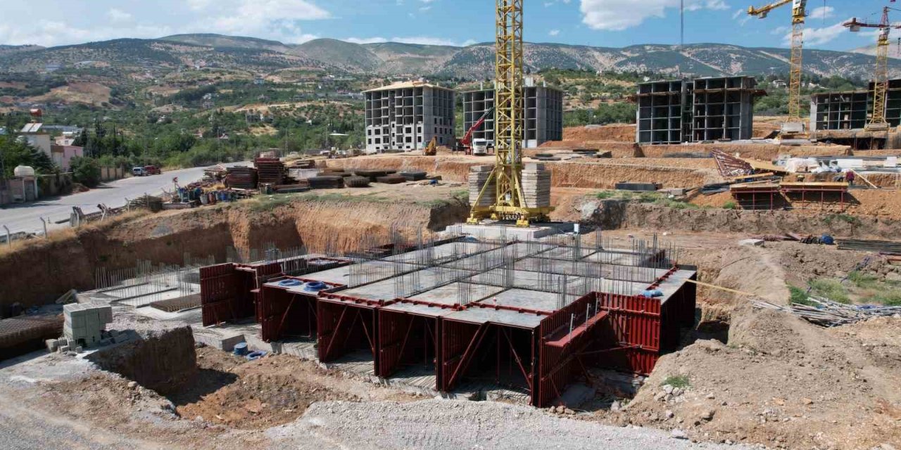 Depremzedelerin konutları hızla yükseliyor, örnek daireler ortaya çıkıyor