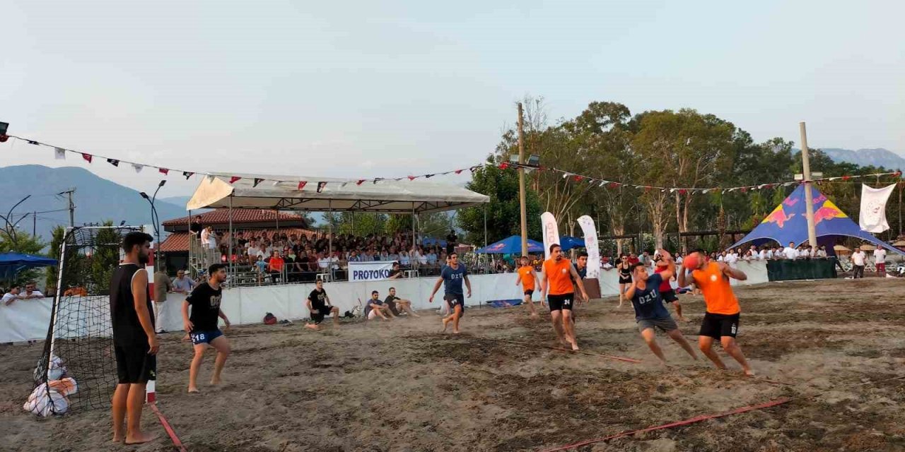 Köyceğiz’de Yaşar Sevim Plaj Hentbol Şampiyonası başladı