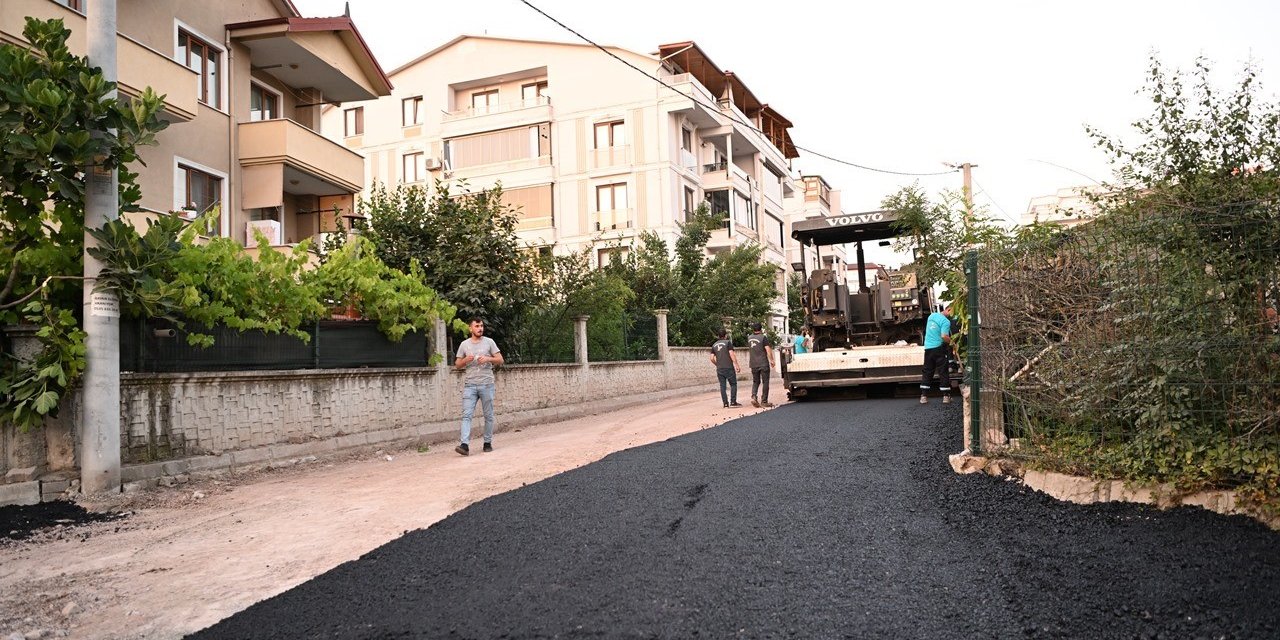 Kartepe’nin iki sokağına 500 ton asfalt