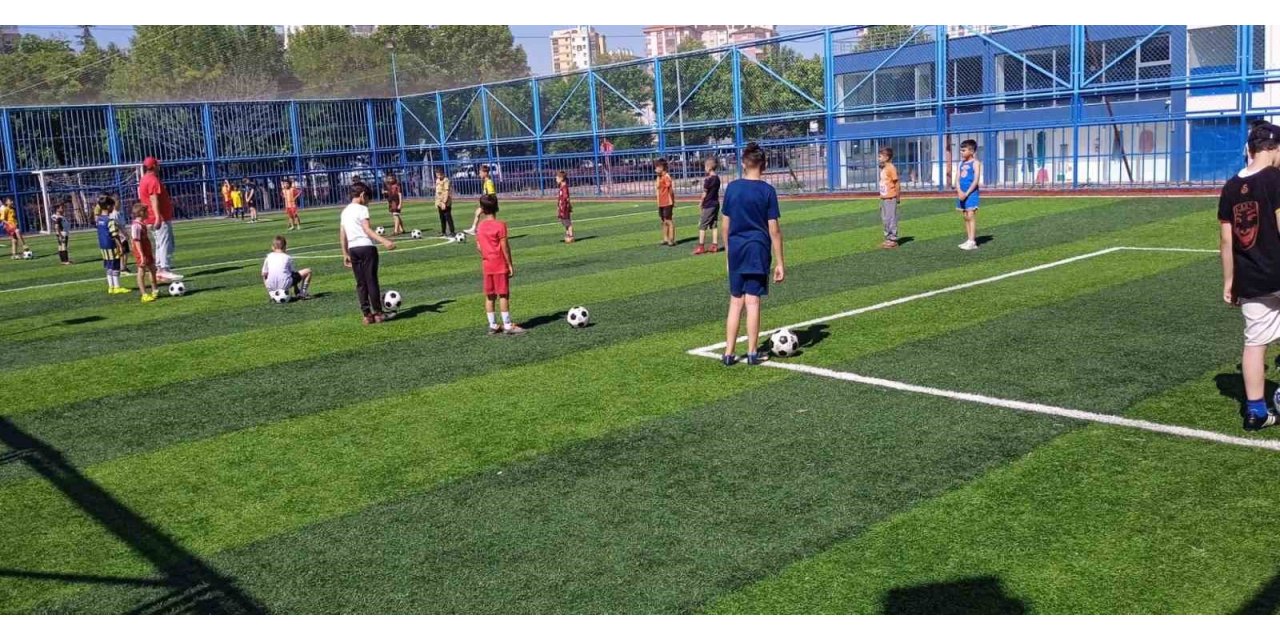 Melikgazi Belediyesi’nin yaz okulu ve spor kurslarından 21 bin kişi faydalanıyor