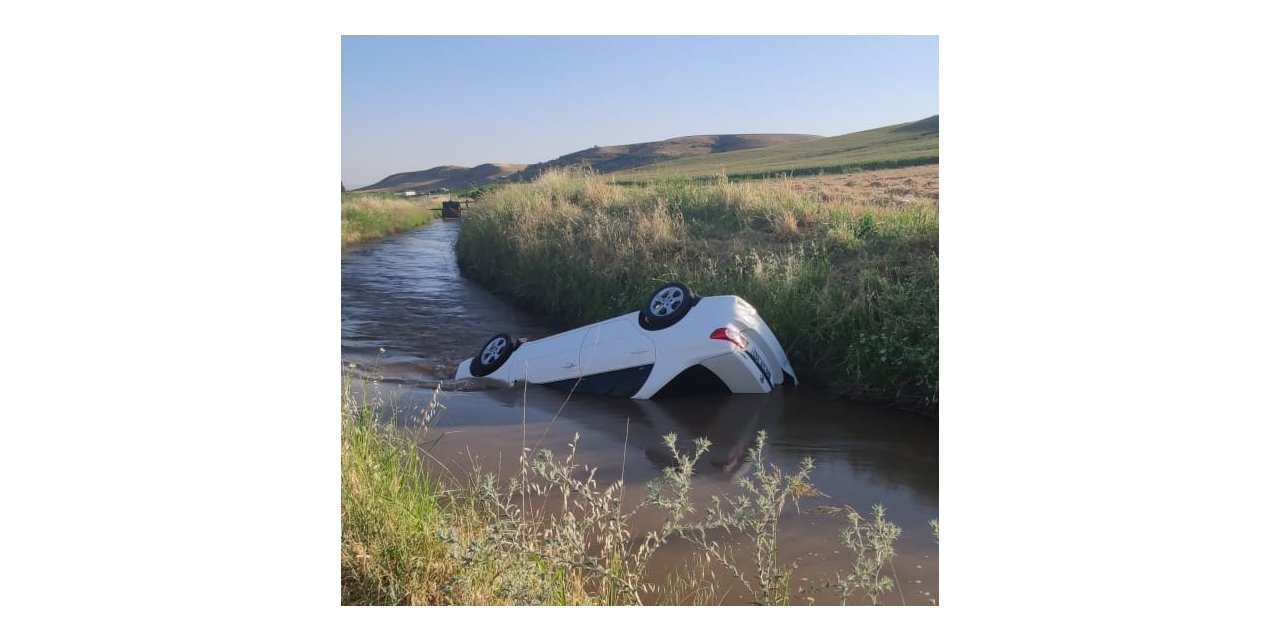 Batman’da kontrolden çıkan otomobil sulama kanalına düştü