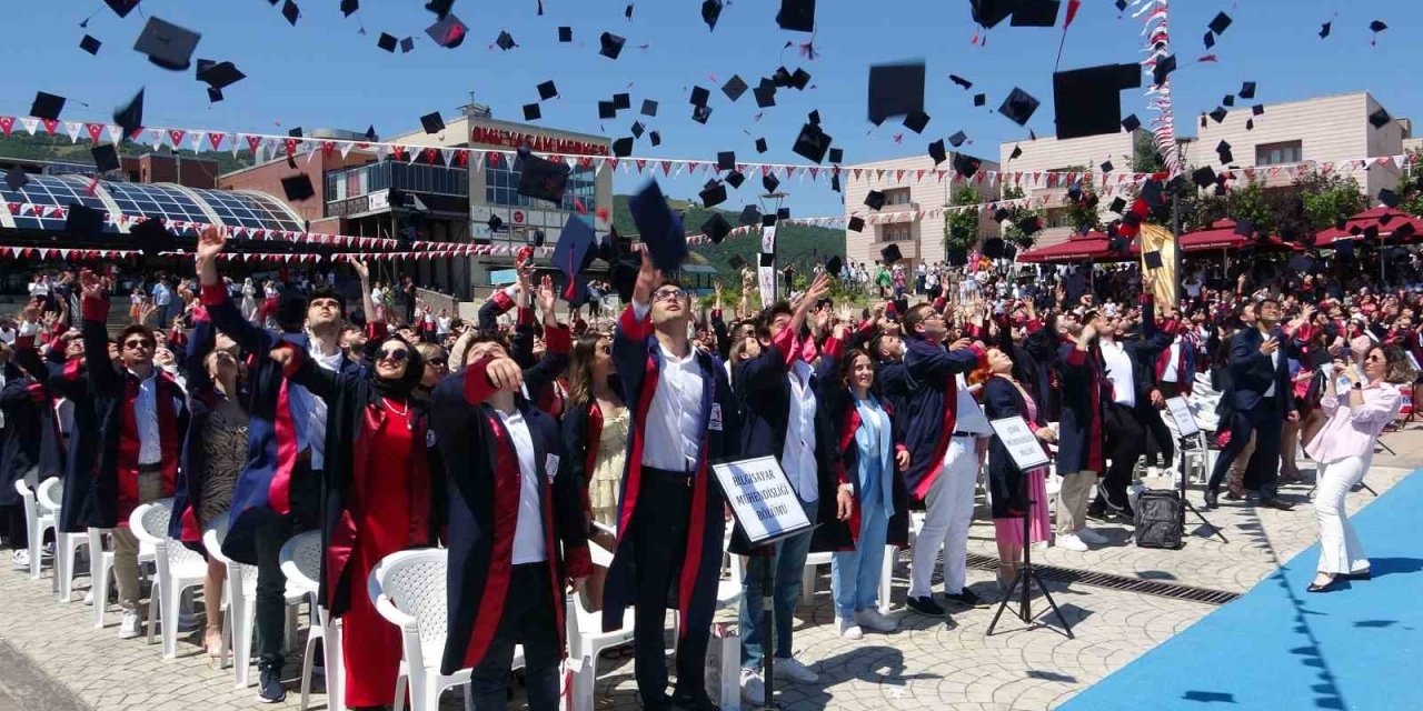 425 yeni mühendisin mezuniyet heyecanı