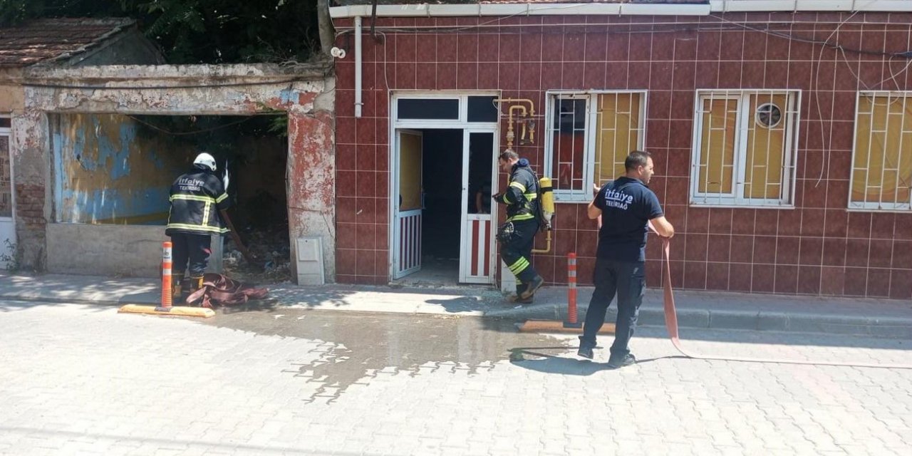 Metruk binada yangın