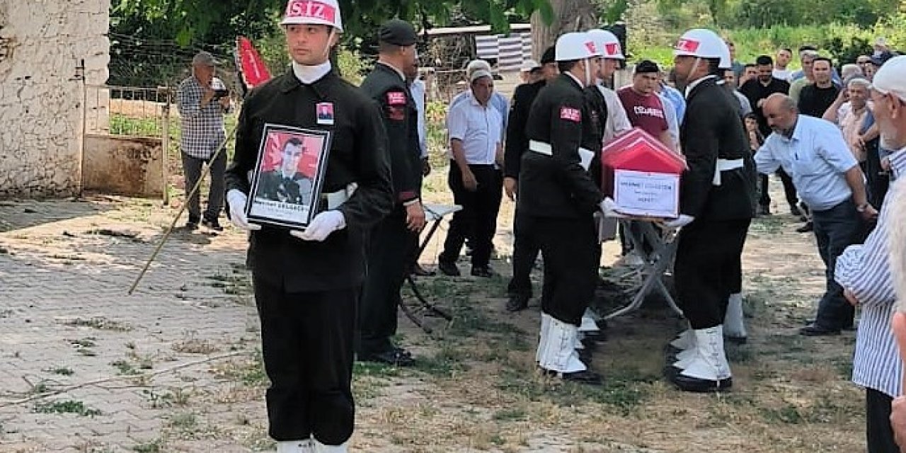 Kalp krizi sonucu hayatını kaybeden asker, törenle toprağa verildi