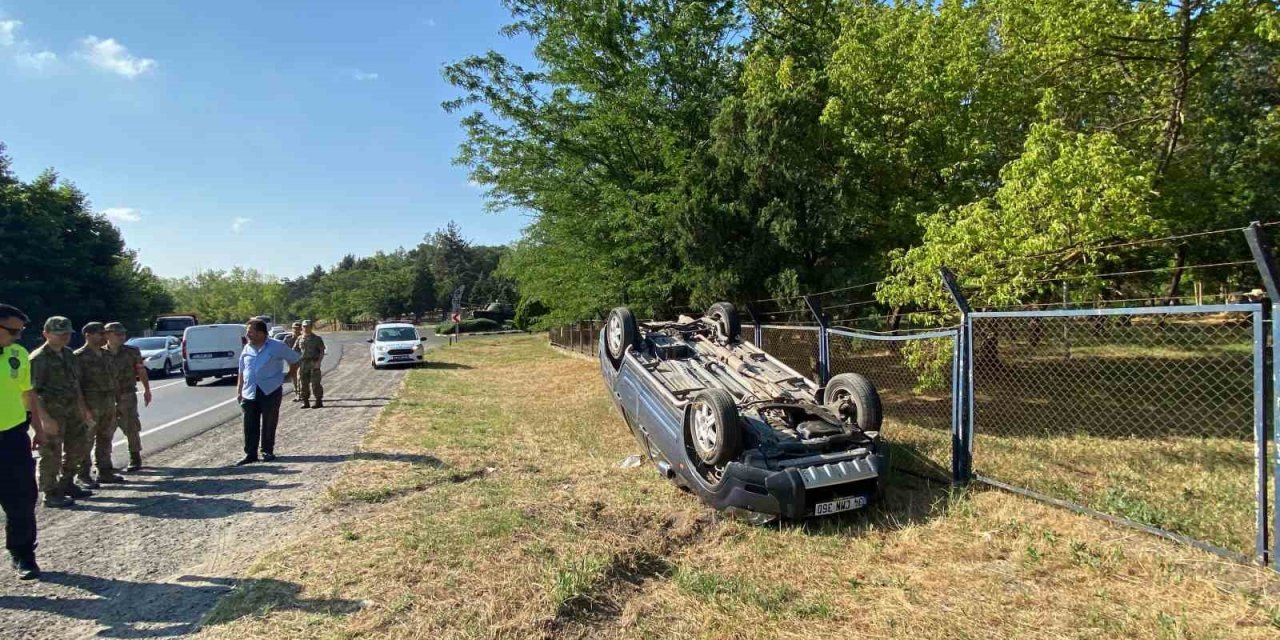 Takla atan araçta emniyet kemeri kurtardı