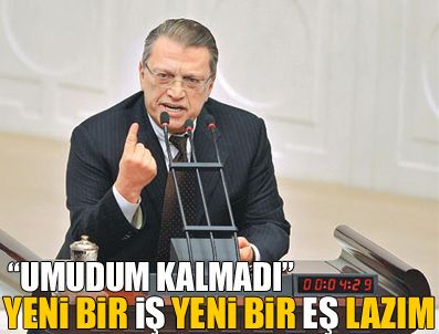 Yılmaz eşinden de ayrılıyor
