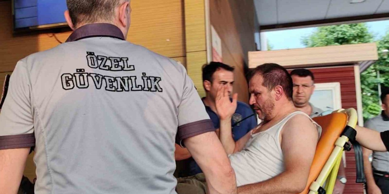 Maddi hasarlı kazanın ardından tekmeli yumruklu kavga: 4 yaralı