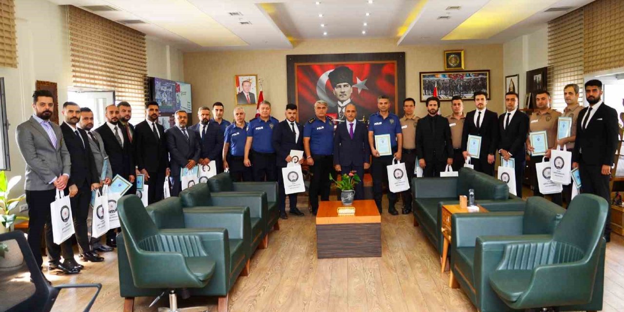 Adana’da el bombası ele geçiren polis ve bekçilere "Üstün Başarı" belgesi verildi