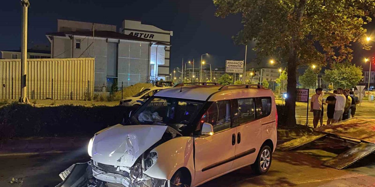 Alkollü sürücü emniyetin PTS direğine çarptı: 1 yaralı