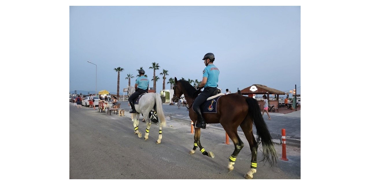 Ayvalık’ta atlı jandarmalar görev yapıyor