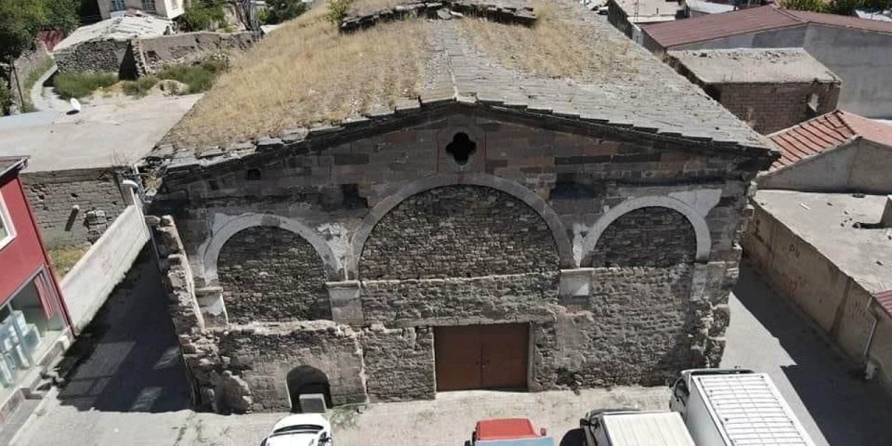 Tomarza’daki Tarihi Ermeni Kilise’si Bakım Bekliyor