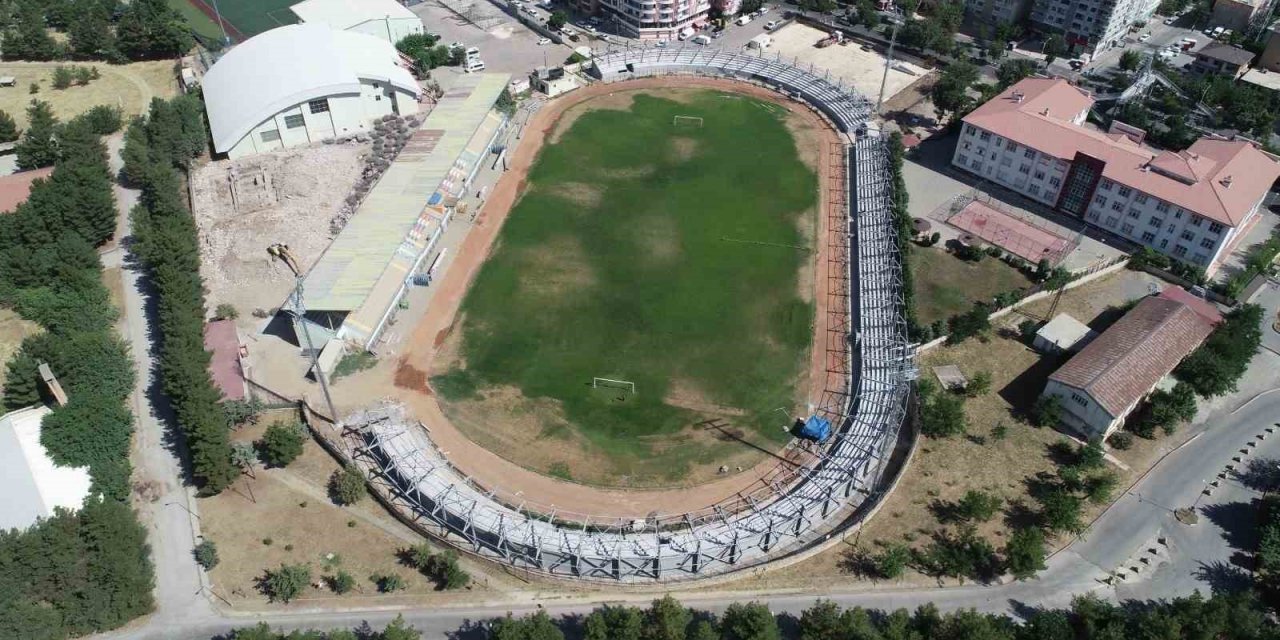 Siirt Atatürk Stadı’nda çalışmalar devam ediyor