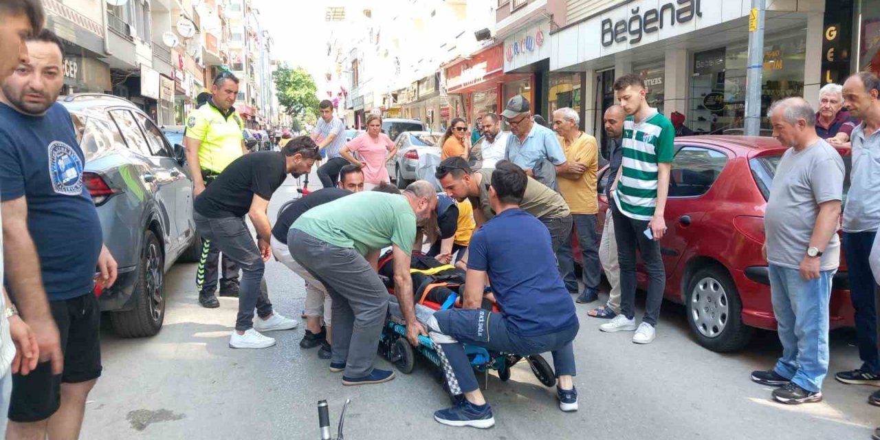 Motosikletli gençler genç kıza böyle çarptı