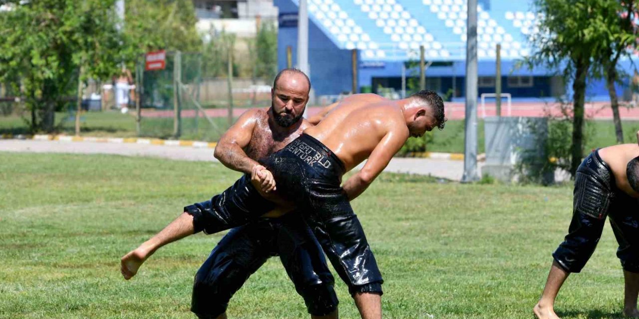 Okulu, altın kemeri gözüne kesti