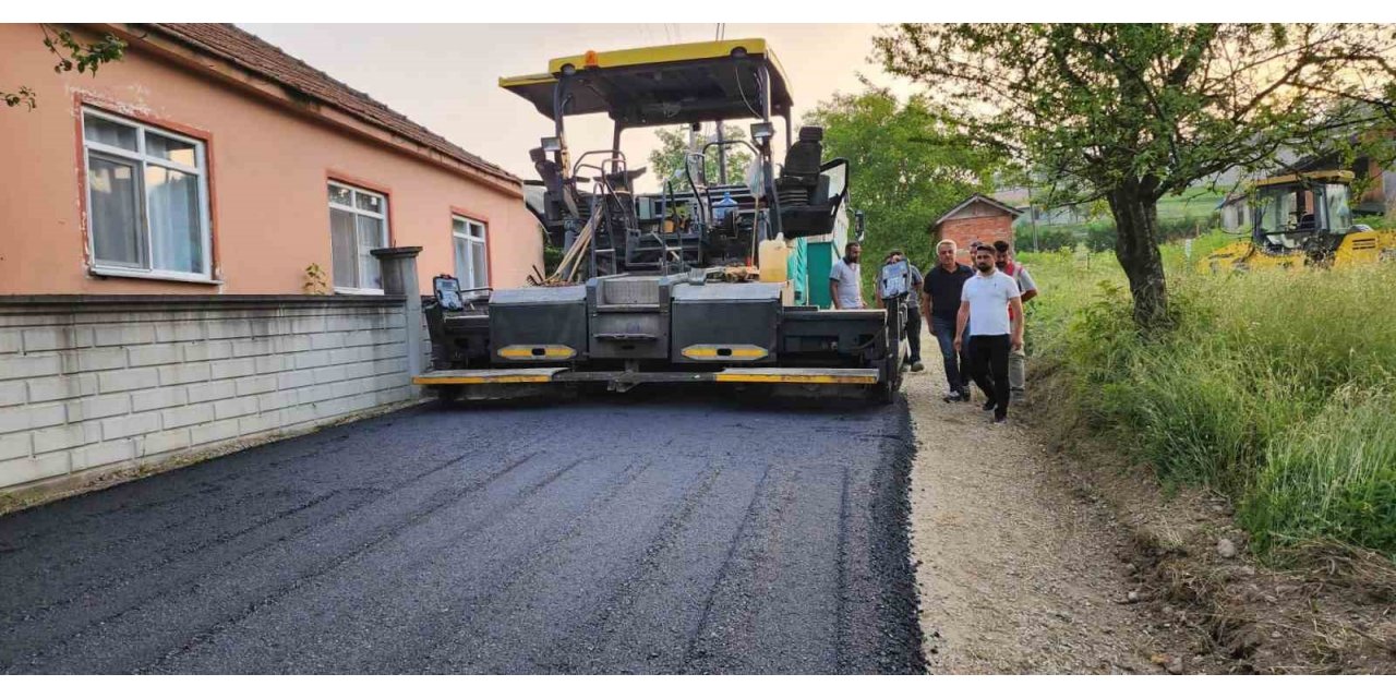 Köylerde asfalt çalışmasına devam