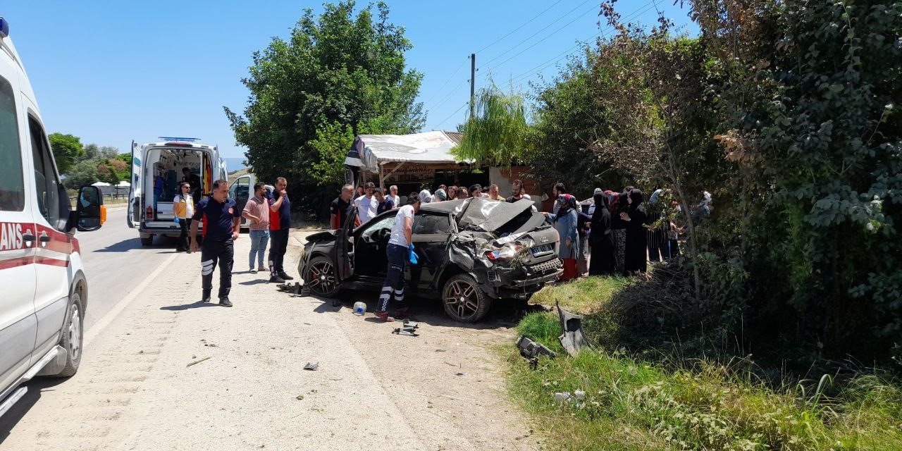 Araç takla attı, 3 kişi yaralandı