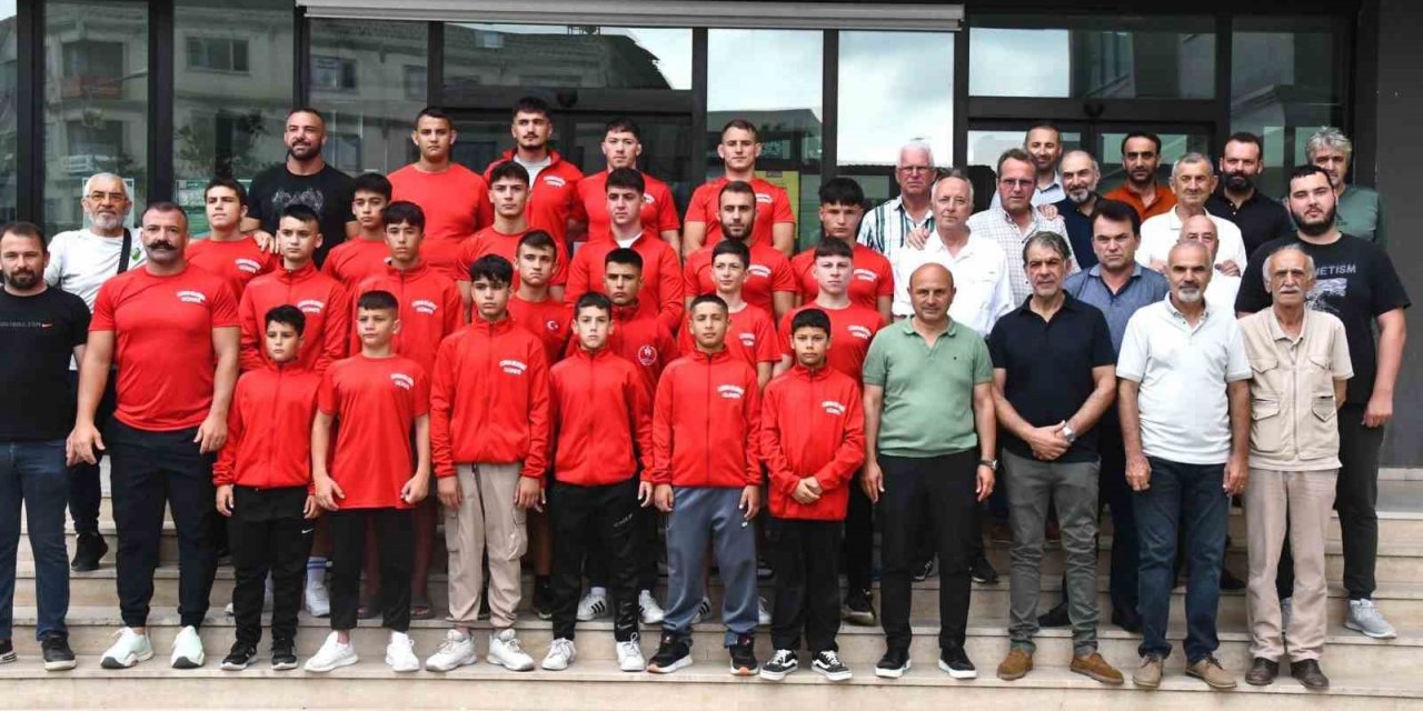 Altınovalı Pehlivanlar, Kırkpınar’a dualarla uğurlandı