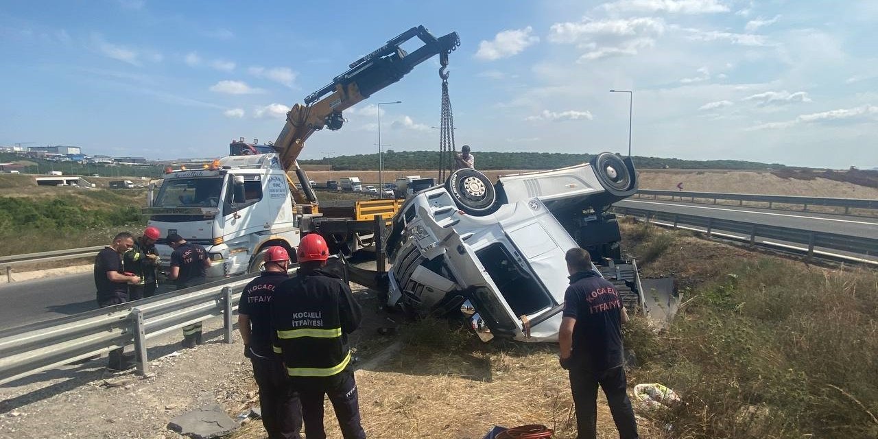 Kuzey Marmara Otoyolu’nda tır devrildi: 1 ölü