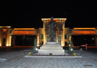 Hem kapı hem yaya üst geçidi