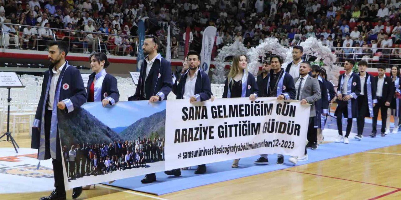 352 öğrencinin mezuniyet heyecanı