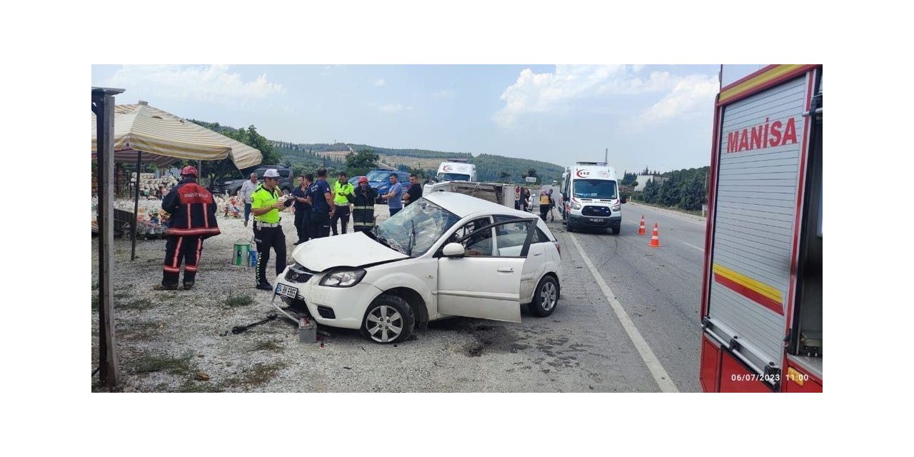 Karşı şeride geçen otomobil kamyonetle çarpıştı: 1 ölü, 3 yaralı
