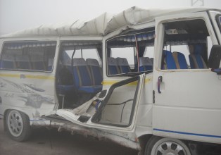 Öğrenci servisine TIR çarptı: 17 yaralı