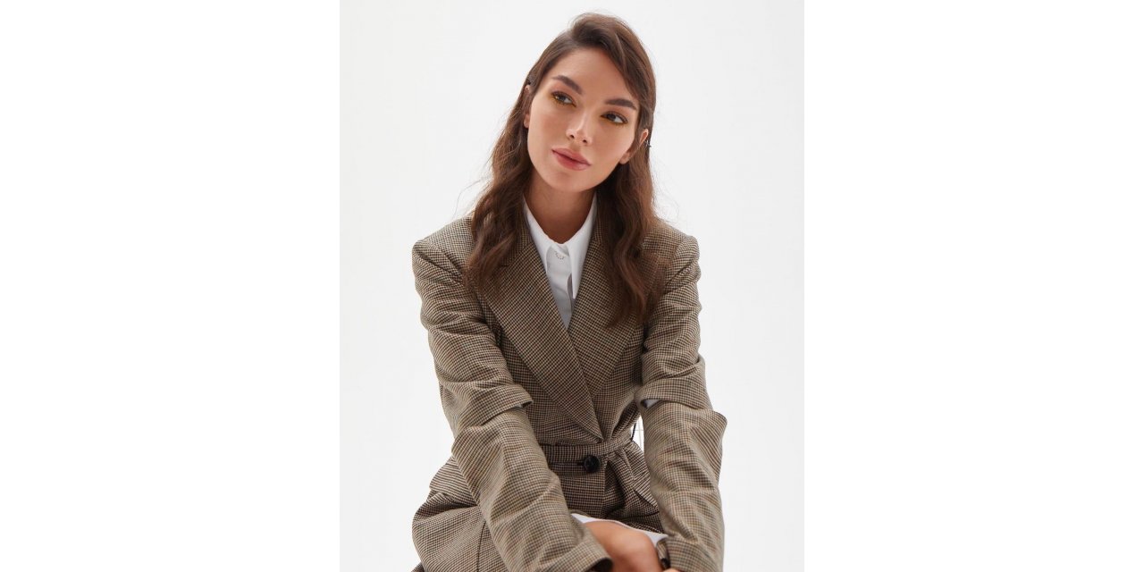 Oyuncu Çakır, müzikteki yeteneğiyle göz dolduruyor