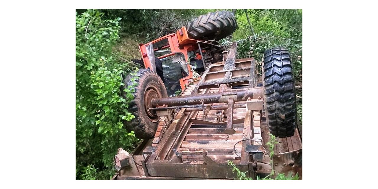Devrilen traktörün altında kalan eski Belediye Başkanı hayatını kaybetti
