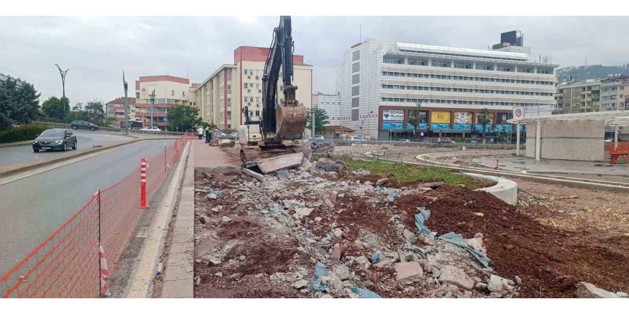 Milli İrade Meydanı’nda şerit genişletme çalışması