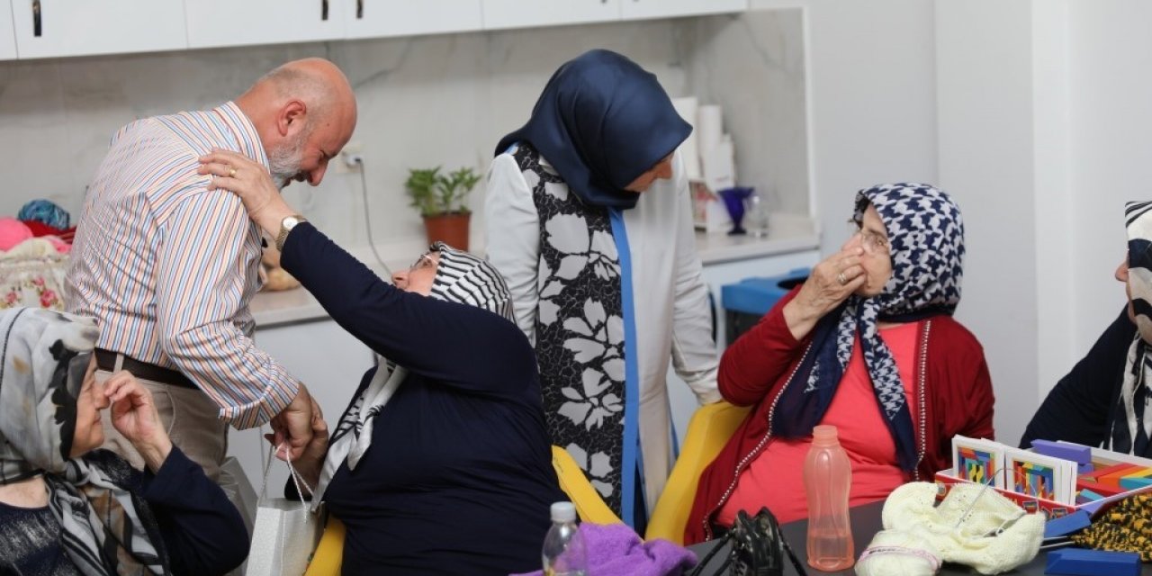 Kadim büyükler, Çolakbayrakdar çiftini bağrına bastı