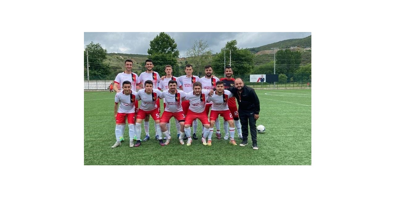 Şampiyonluk maçında yaptıkları hatayla şampiyonluğunu rakibine hediye etti