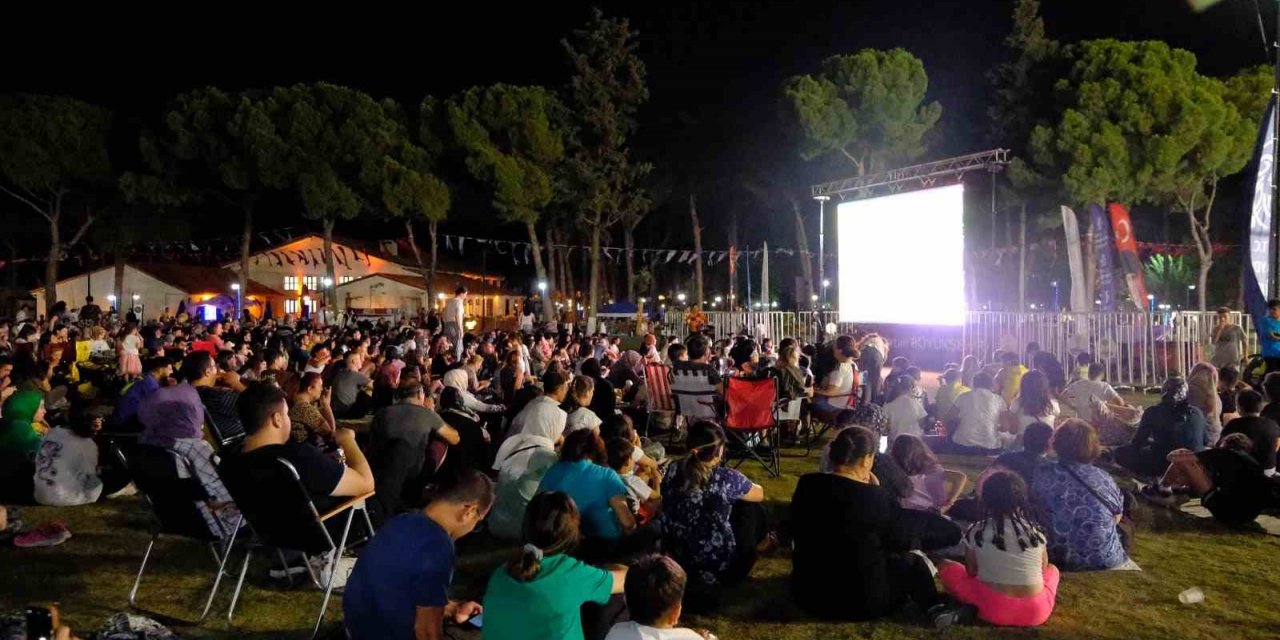 Tekstil Park’taki sinema geceleri yoğun ilgi görüyor