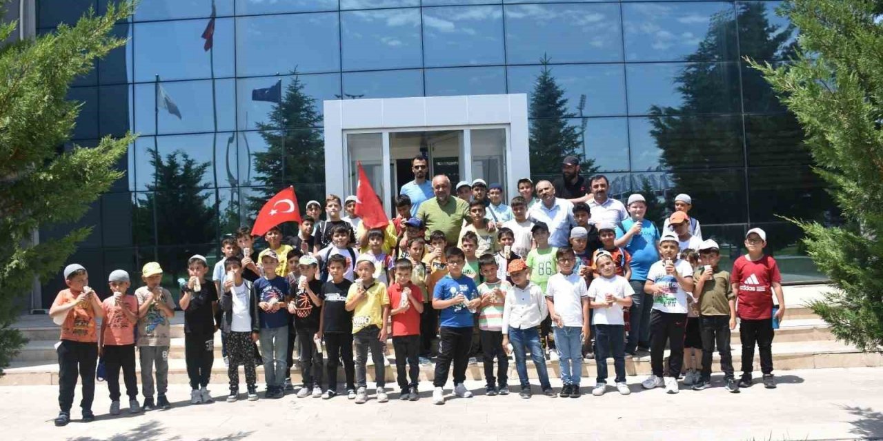 Kur’an kursu öğrencileri spor tesislerini gezdi