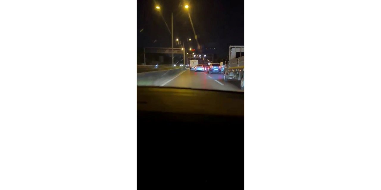 Şile otobanında makas atan sürücü motorcuyu sürükledi