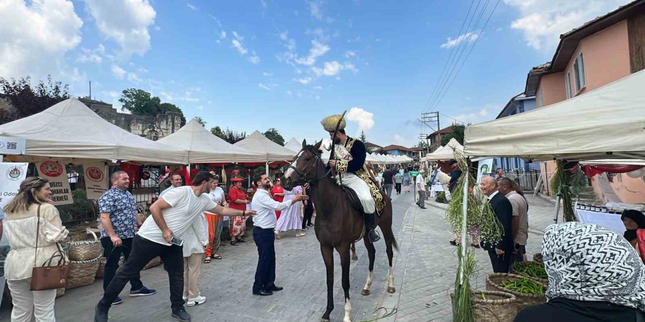 Ot festivalinde atlara yoğun ilgi