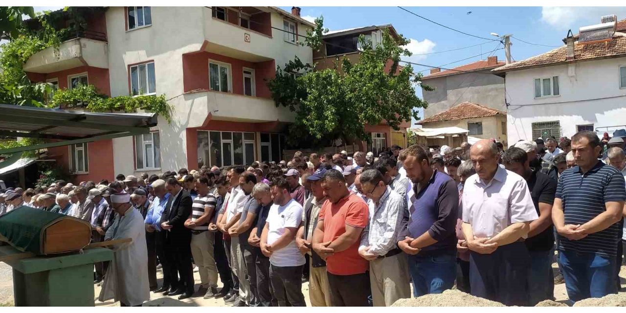 Traktör kazasında ölen eski Belediye Başkanı toprağa verildi