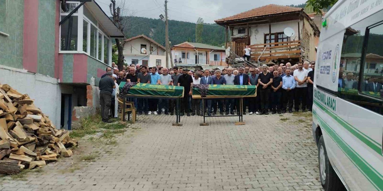Eşi tarafından öldürülen kadın ve annesi Tokat’ta toprağa verildi