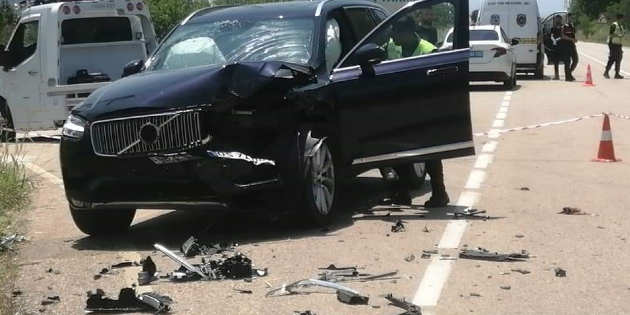 Otomobili ile pat pat çarpıştı: 1 ölü, 3 yaralı