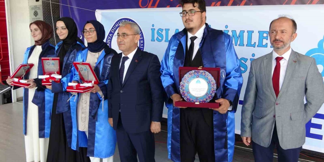 DPÜ İslami İlimler Fakültesinde mezuniyet heyecanı