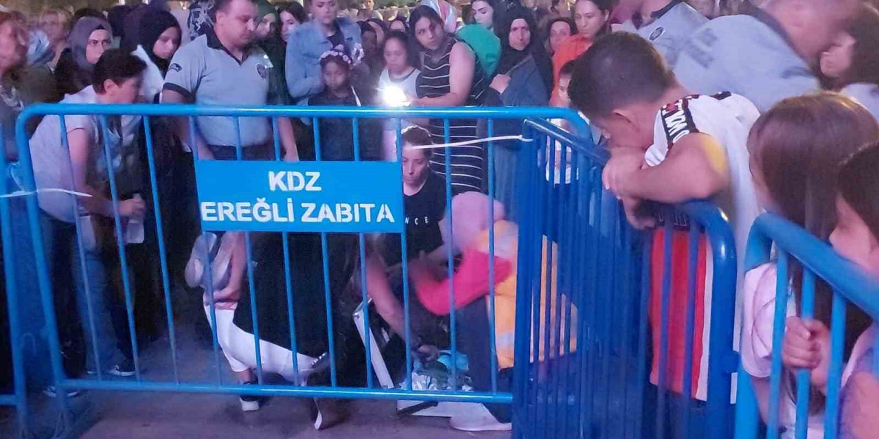 Konserde fenalık geçiren kadın hastaneye kaldırıldı