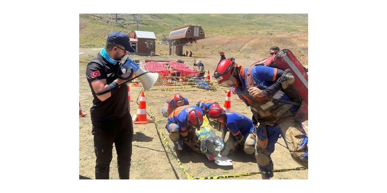 Hakkari’de 25 sağlık personeline UMKE eğitimi verildi