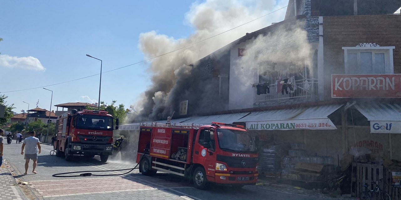 Markette çıkan yangın maddi hasara neden oldu