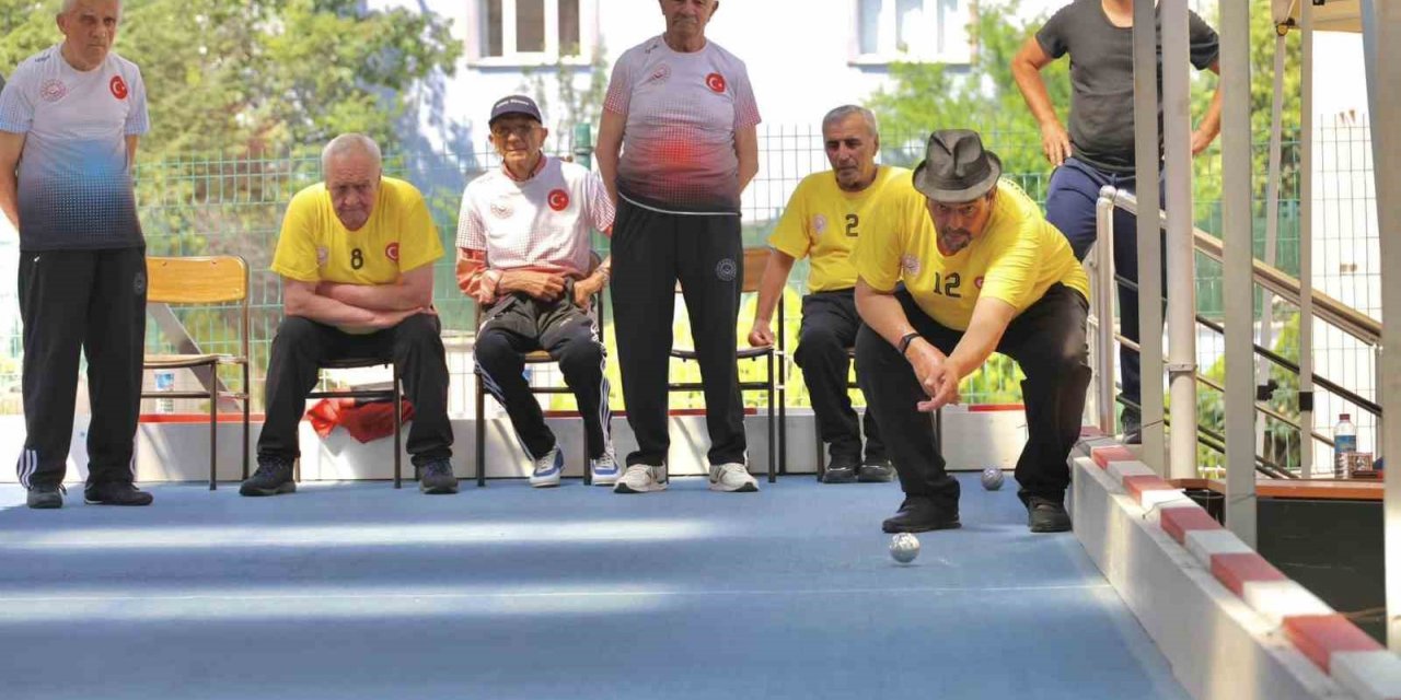 Bilecik’in ihtiyar delikanlıları 60 Yaş ve Üstü Yetişkin Gençler Huzur Bocce Şampiyonası’na hazırlanıyorlar