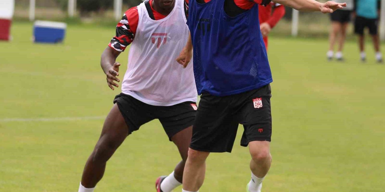 Sivasspor minyatür kalede maç yaptı