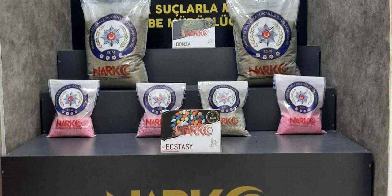 İzmir polisi yüklü miktarda bonzai ve ecstsy hap ele geçirdi
